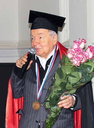 ВОЗНЕСЕНСКИЙ Андрей Андреевич (1933-2010)